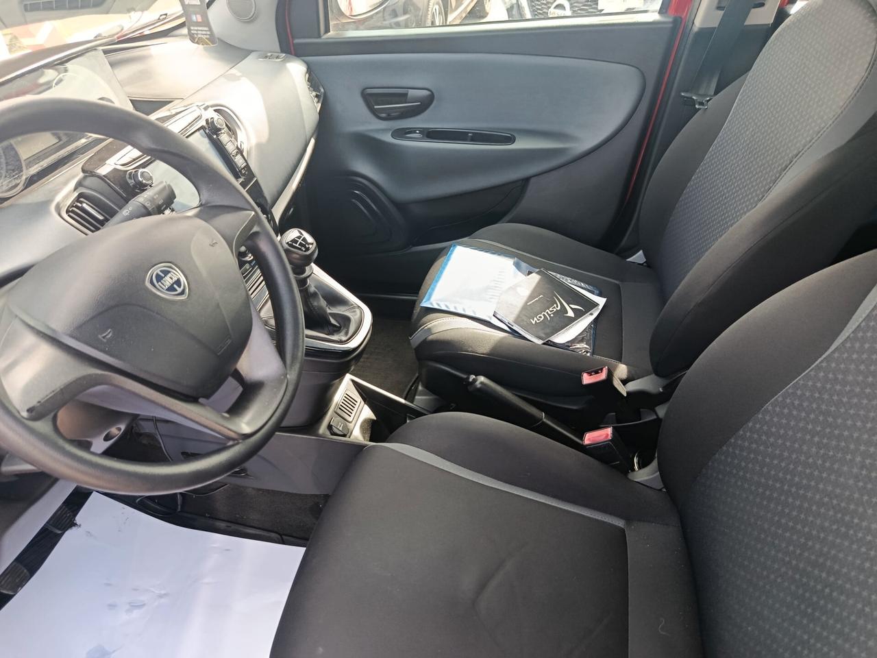 Lancia Ypsilon 0.9 TwinAir 85 CV 5 porte Metano Ecochic Platinum