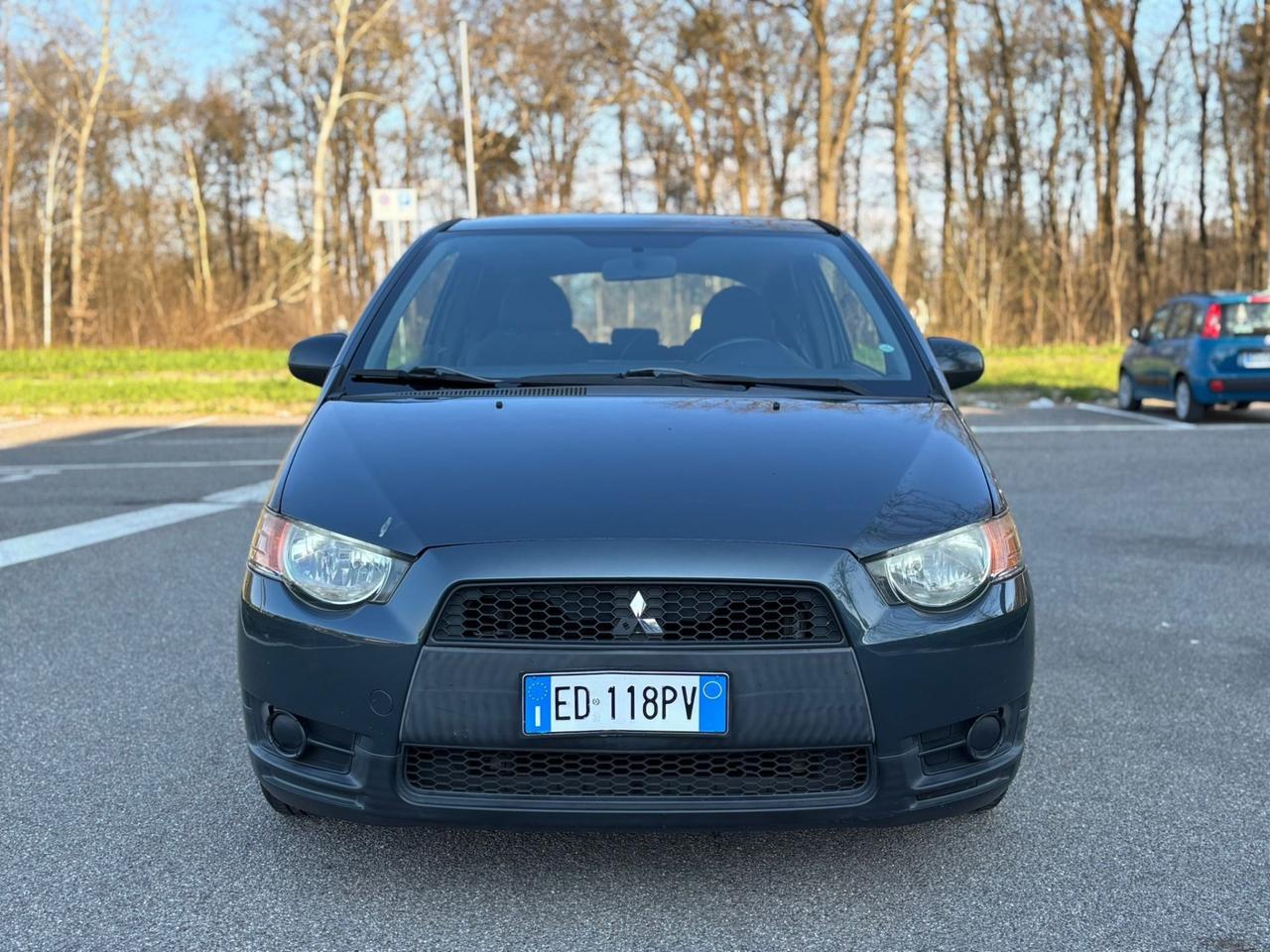 Mitsubishi Colt 1.1 12V 3p. Invite