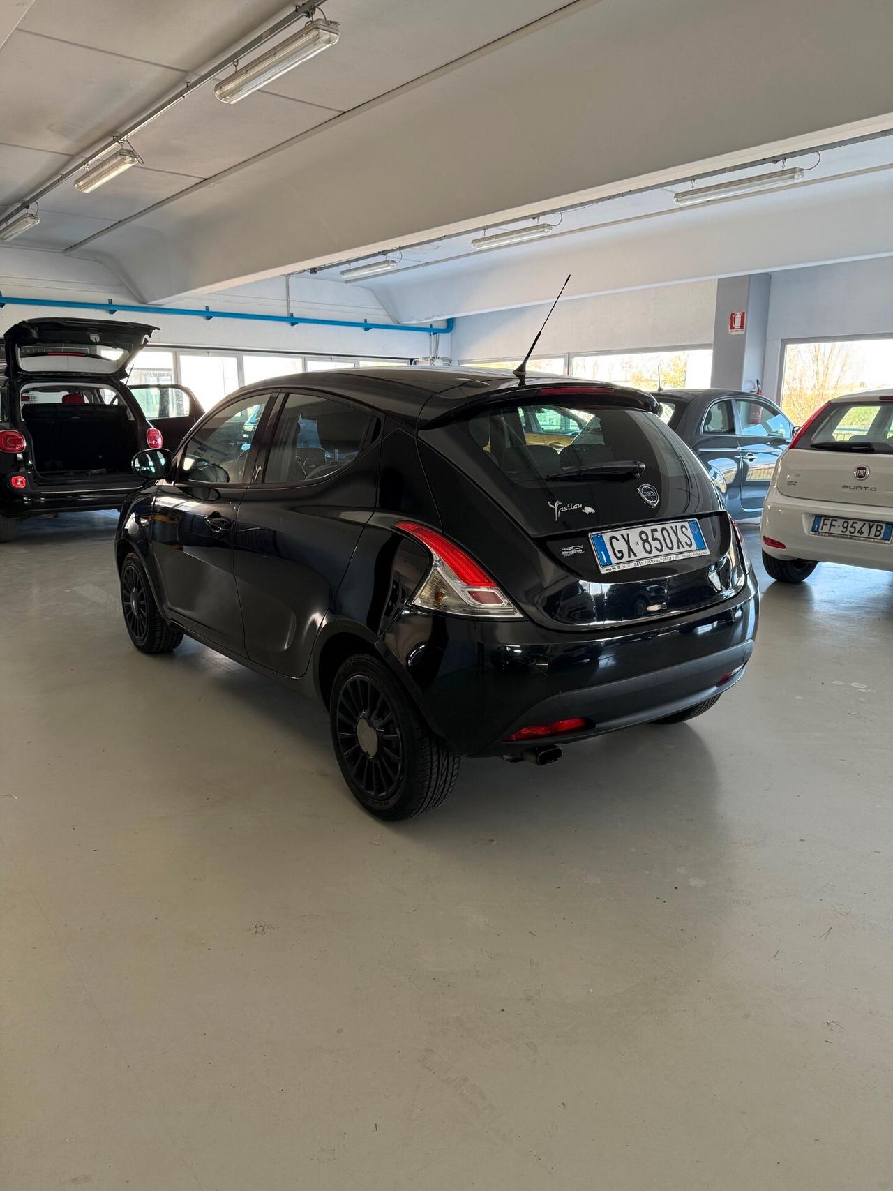 Lancia Ypsilon 1.2 69 CV 5 porte S&S Silver