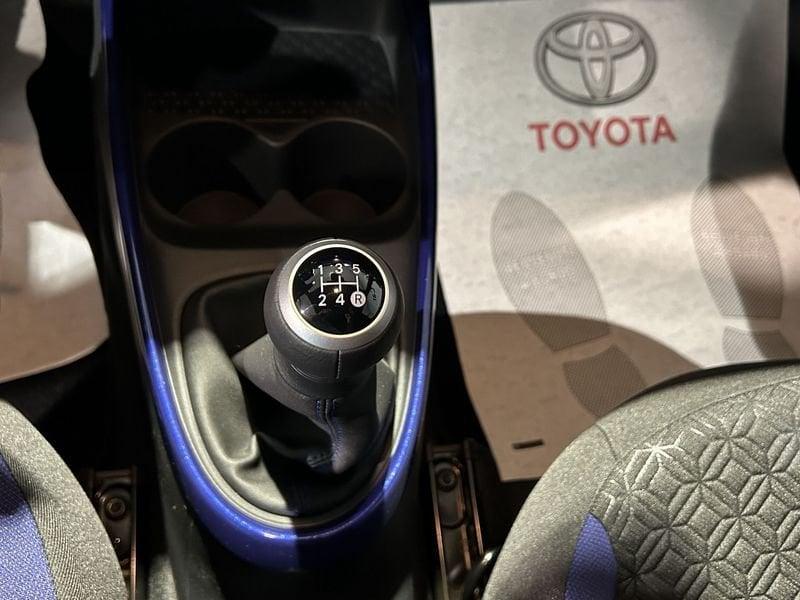 Toyota Aygo X 1.0 VVT-i 72 CV 5 porte Trend Km 0 Bi-Tone "JUNIPER BLUE & BLACK"