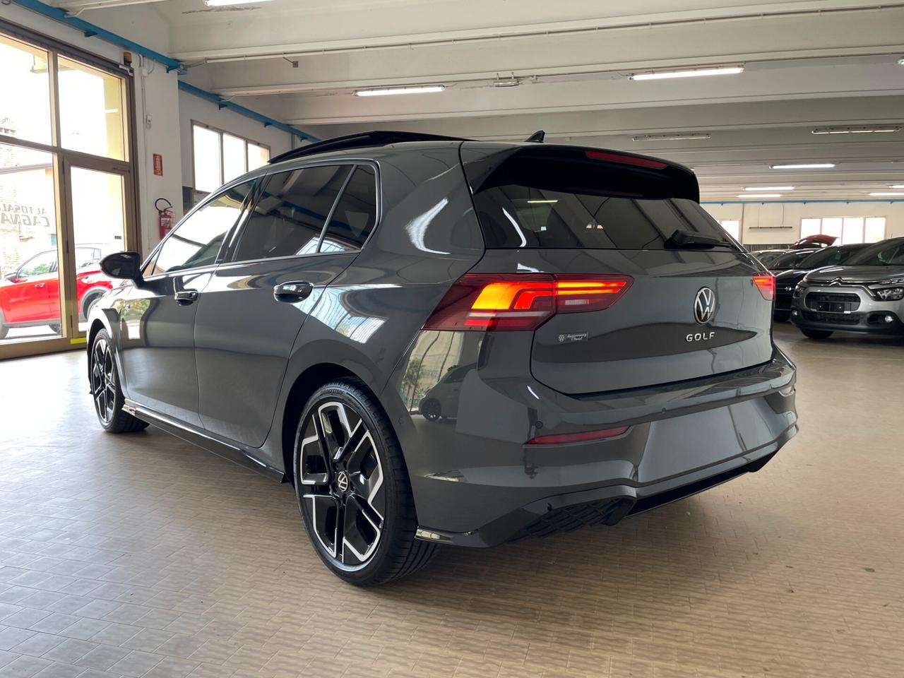 Volkswagen Golf 2.0 TDI 150 CV DSG R-Line Km0 Tetto aprib.