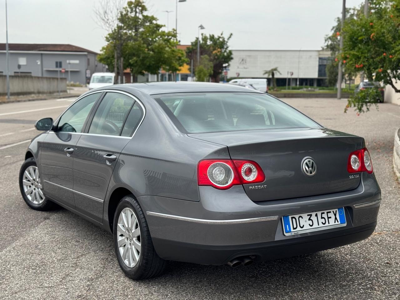 Volkswagen Passat 2.0 TDI 140cv Berlina