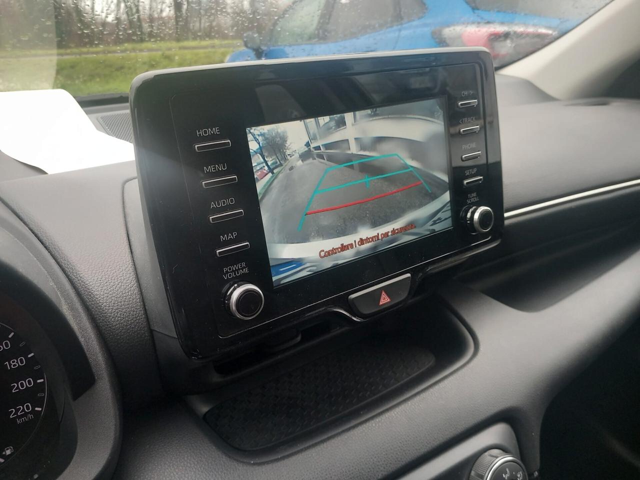 Toyota Yaris 1.0 Business vettura ideale per neopatentati