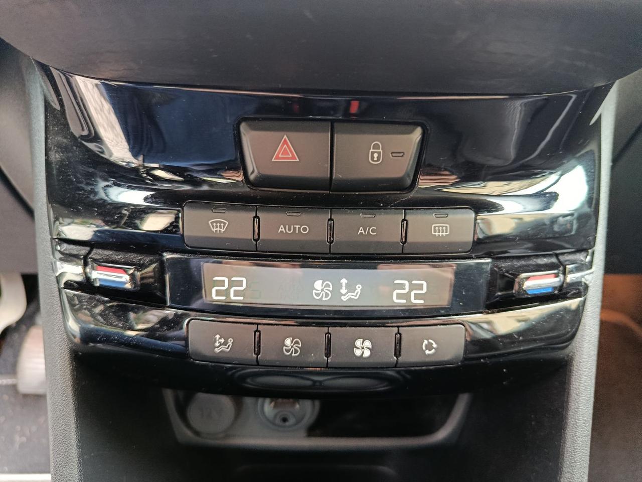 Peugeot 208 Allure 1.2 PureTech 82 #8383