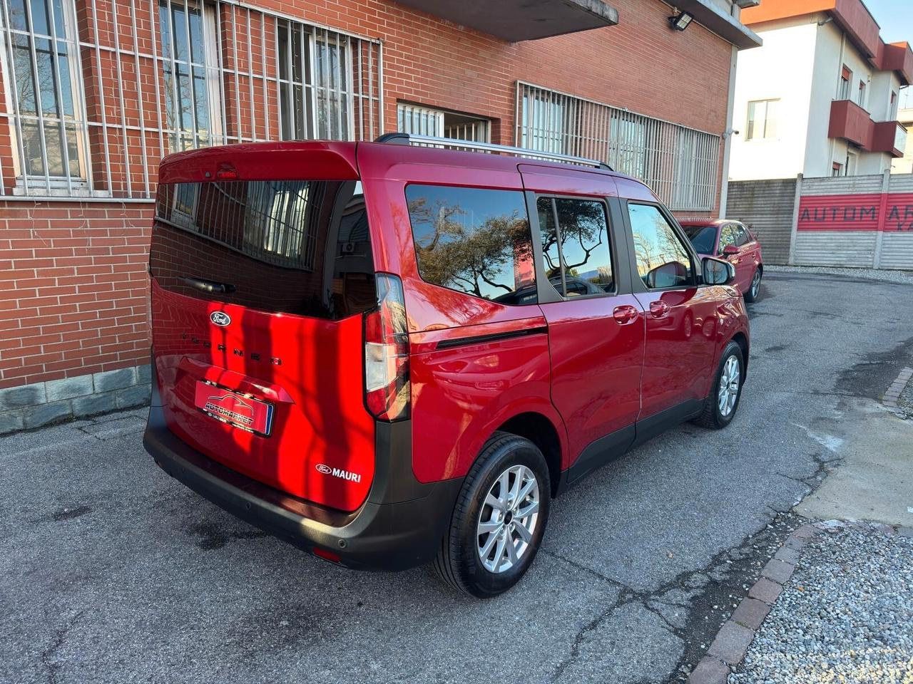Ford Tourneo Courier 1.0 EcoBoost 125cv Powershift Titanium