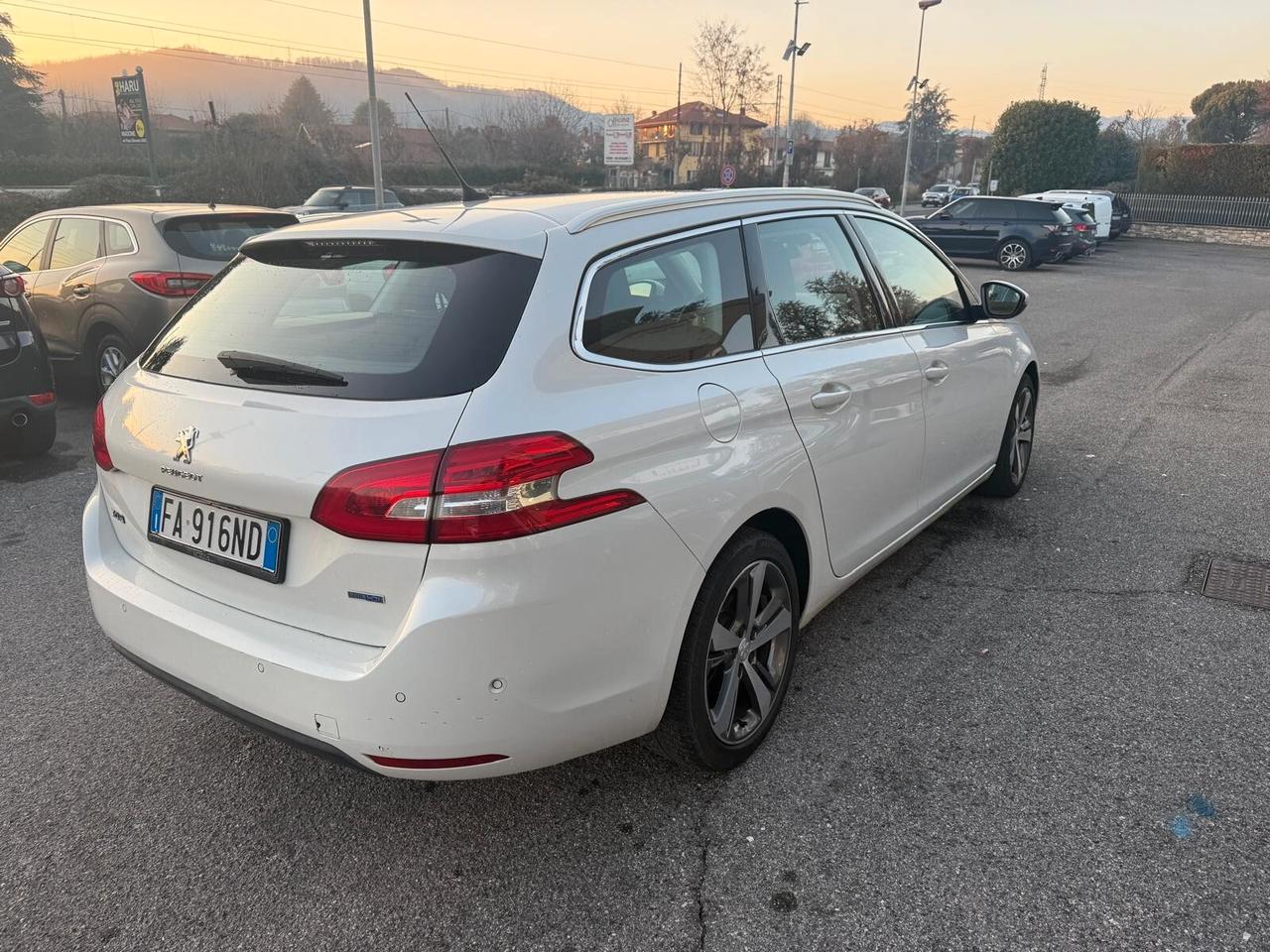 Peugeot 308 BlueHDi 120 S&S EAT6 SW Allure