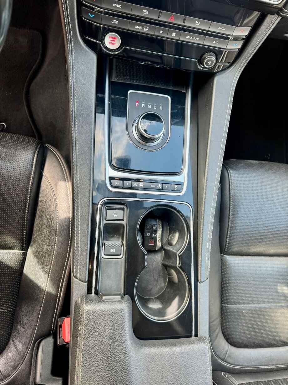 Jaguar F-Pace 2.0 D 180 CV R-Sport