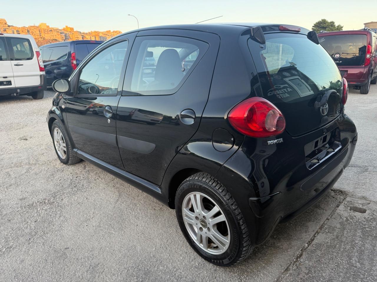 Toyota Aygo 1.0 12V VVT-i 5 porte Sol