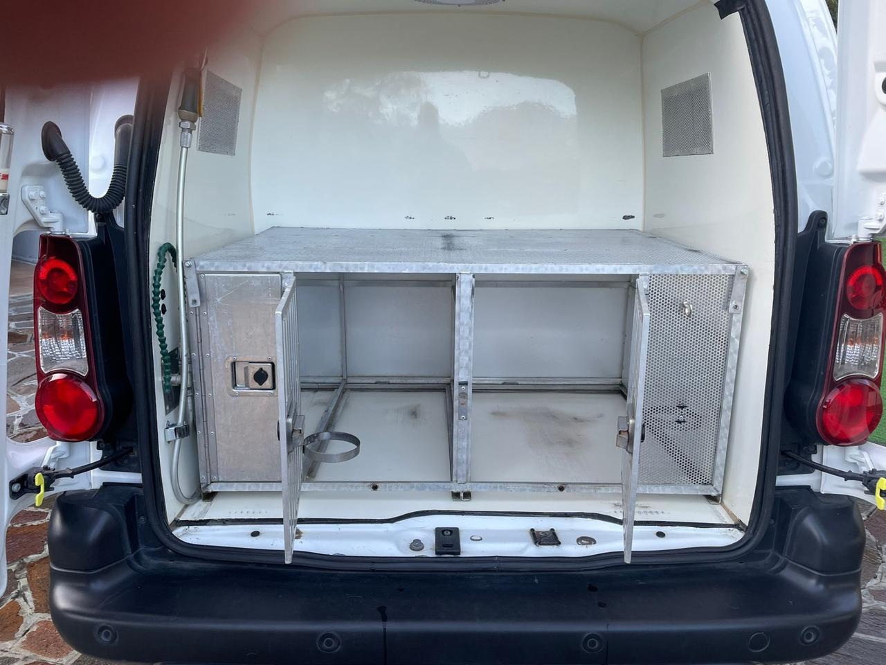 Peugeot Partner L1 BlueHDi 100CV Allestimento trasporto animali da caccia