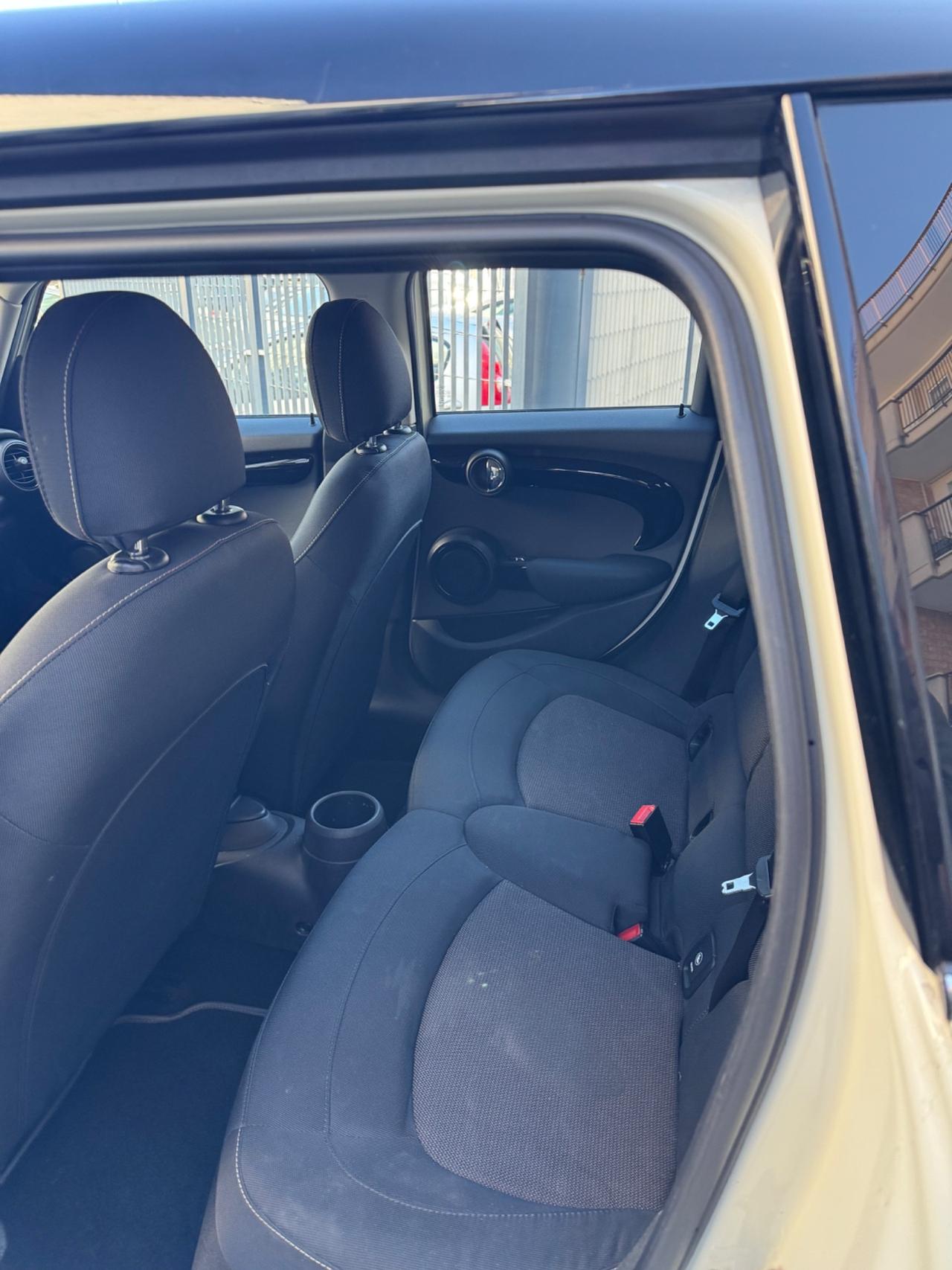 Mini 1.5 Cooper D Business XL 5 porte