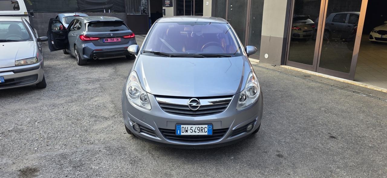 Opel Corsa 1.4 16V 5 porte Cosmo