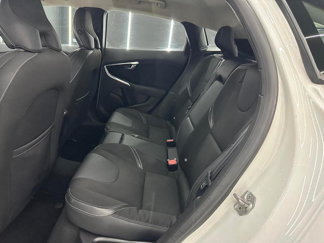 Volvo V40 V40 II 2012 1.6 d2 R-design Momentum