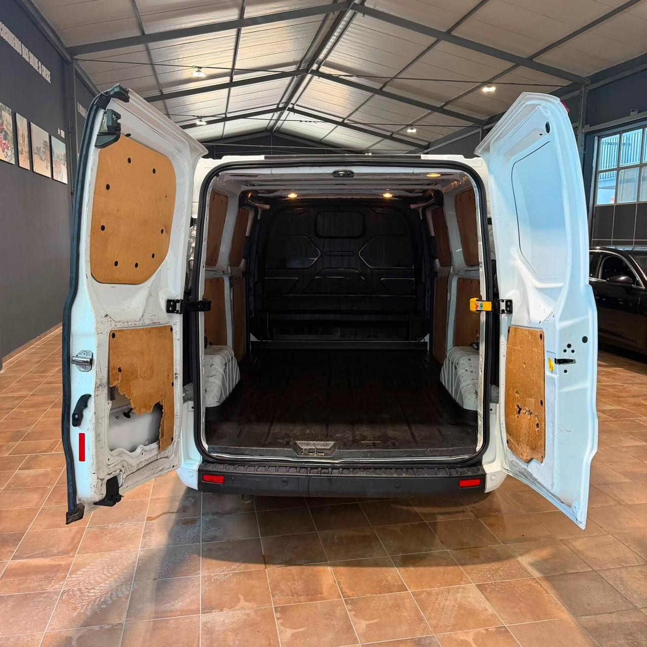 CUSTOM 2.0 L2H1 DOPPIA PORTA LAT