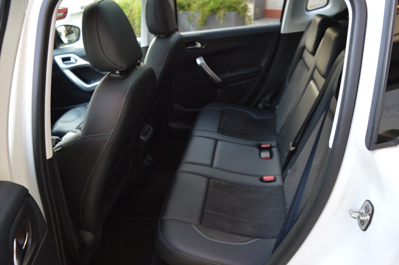 Peugeot 2008 BlueHDi 120 S&S Crossway