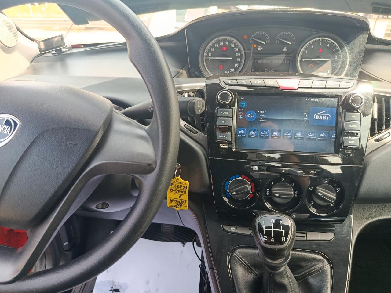 Lancia Ypsilon 0.9 TwinAir 85 CV 5 porte Metano Ecochic Platinum