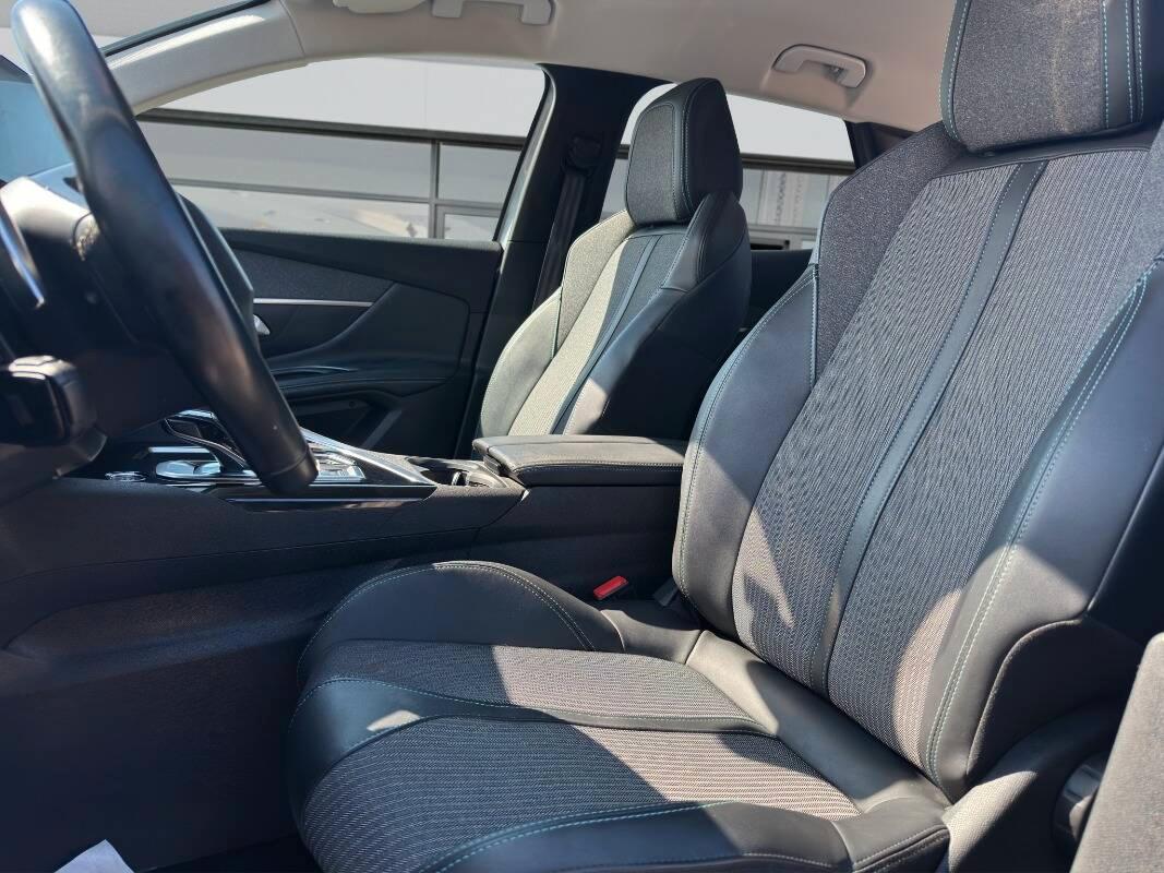 Peugeot 3008 II 1.5 bluehdi Allure Pack 130cv AUTOMATICA e CarPlay