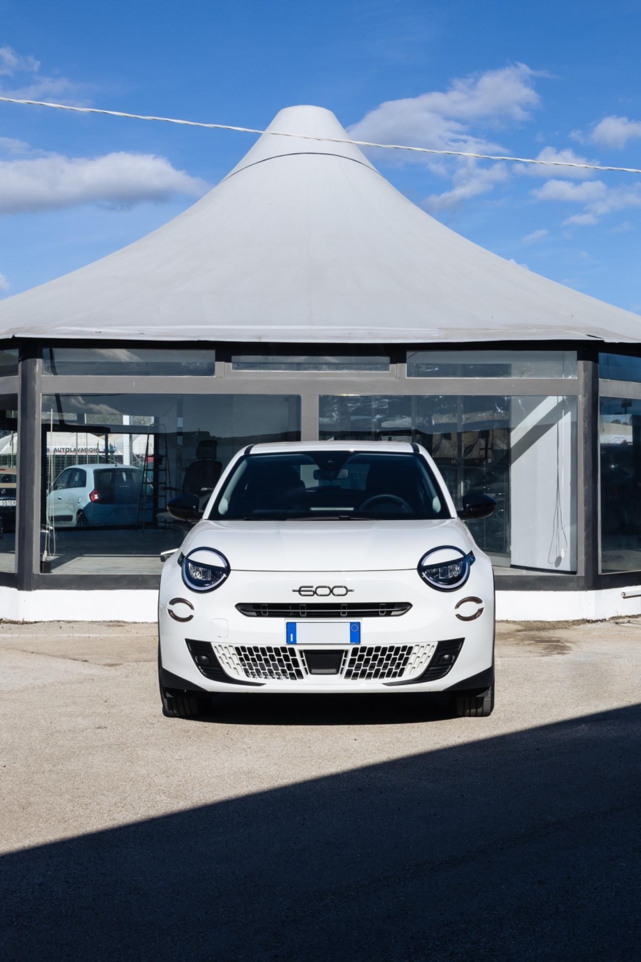 FIAT 600 Hybrid 145 CV e-DCT – Allestimento ICON