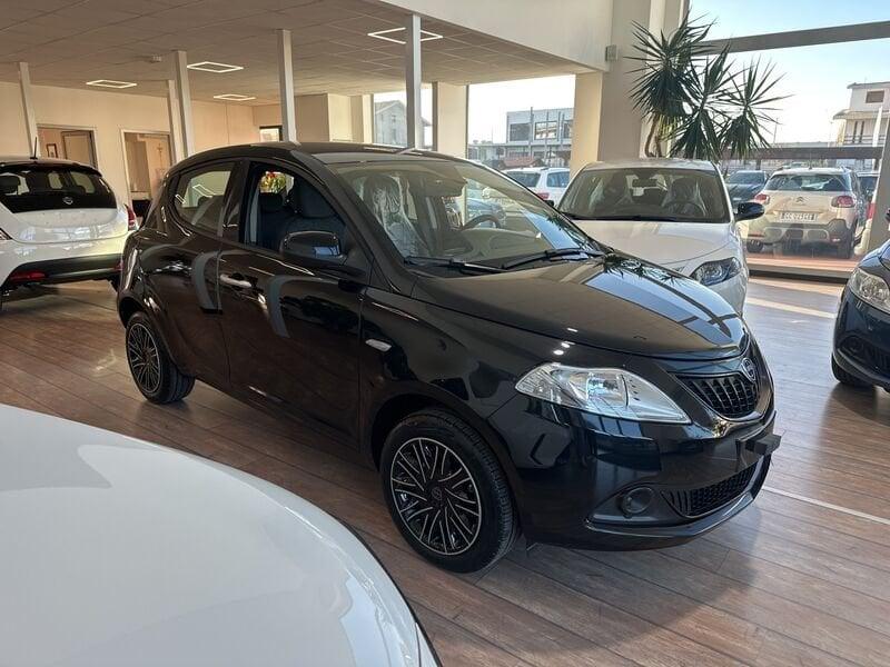 Lancia Ypsilon 1.0 FireFly 5 porte S&S Hybrid Oro