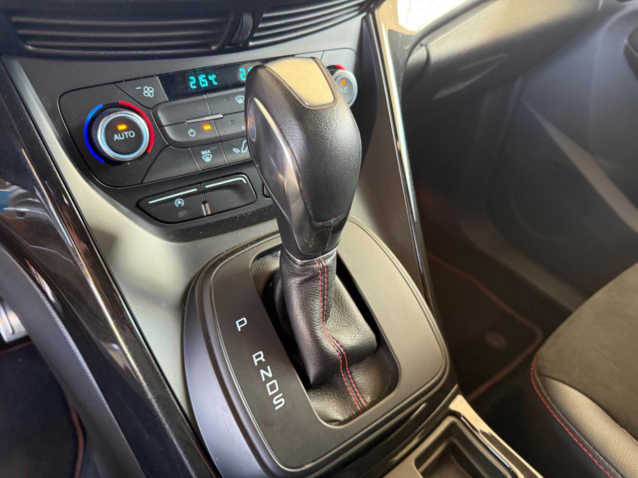 Ford Kuga 1.5 TDCI 120 CV S&S 2WD Powershift ST-Line