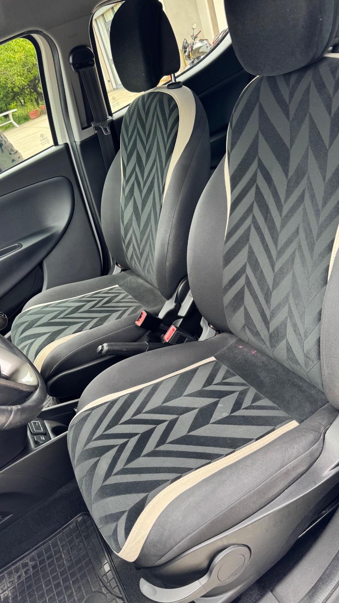 Lancia Ypsilon 1.3 MJT 16V 95 CV 5 porte S&S Gold Perla