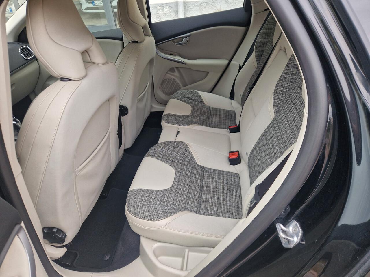 Volvo V40 D2