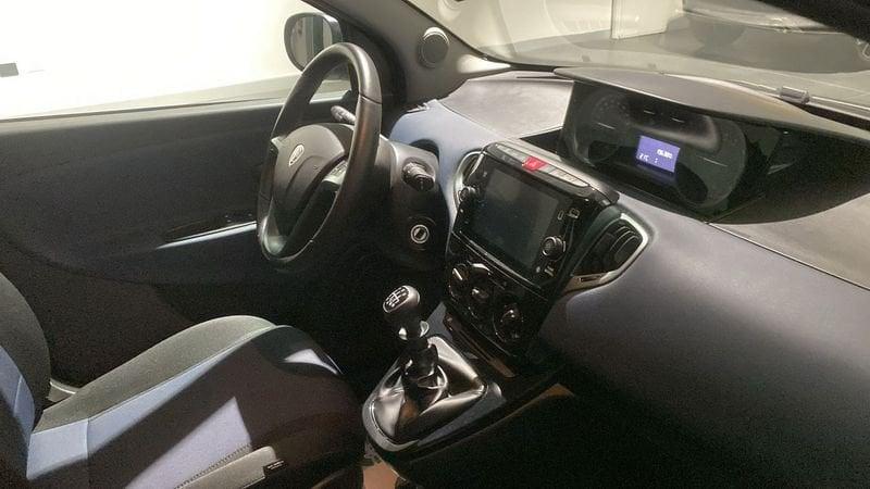 Lancia Ypsilon Ypsilon 1.0 FireFly 5 porte S&S Hybrid Platino