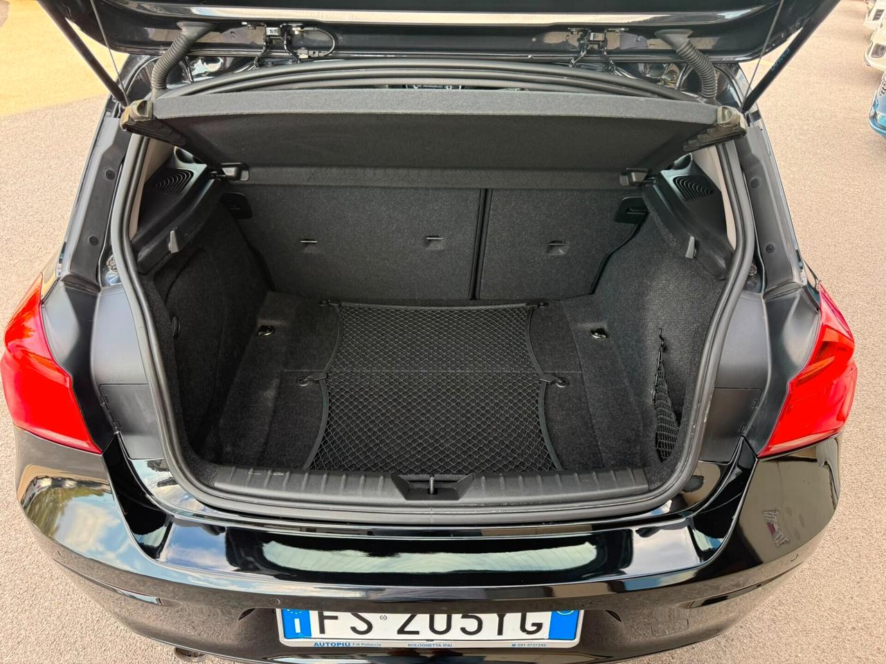 Bmw 116 116d 5p. Urban