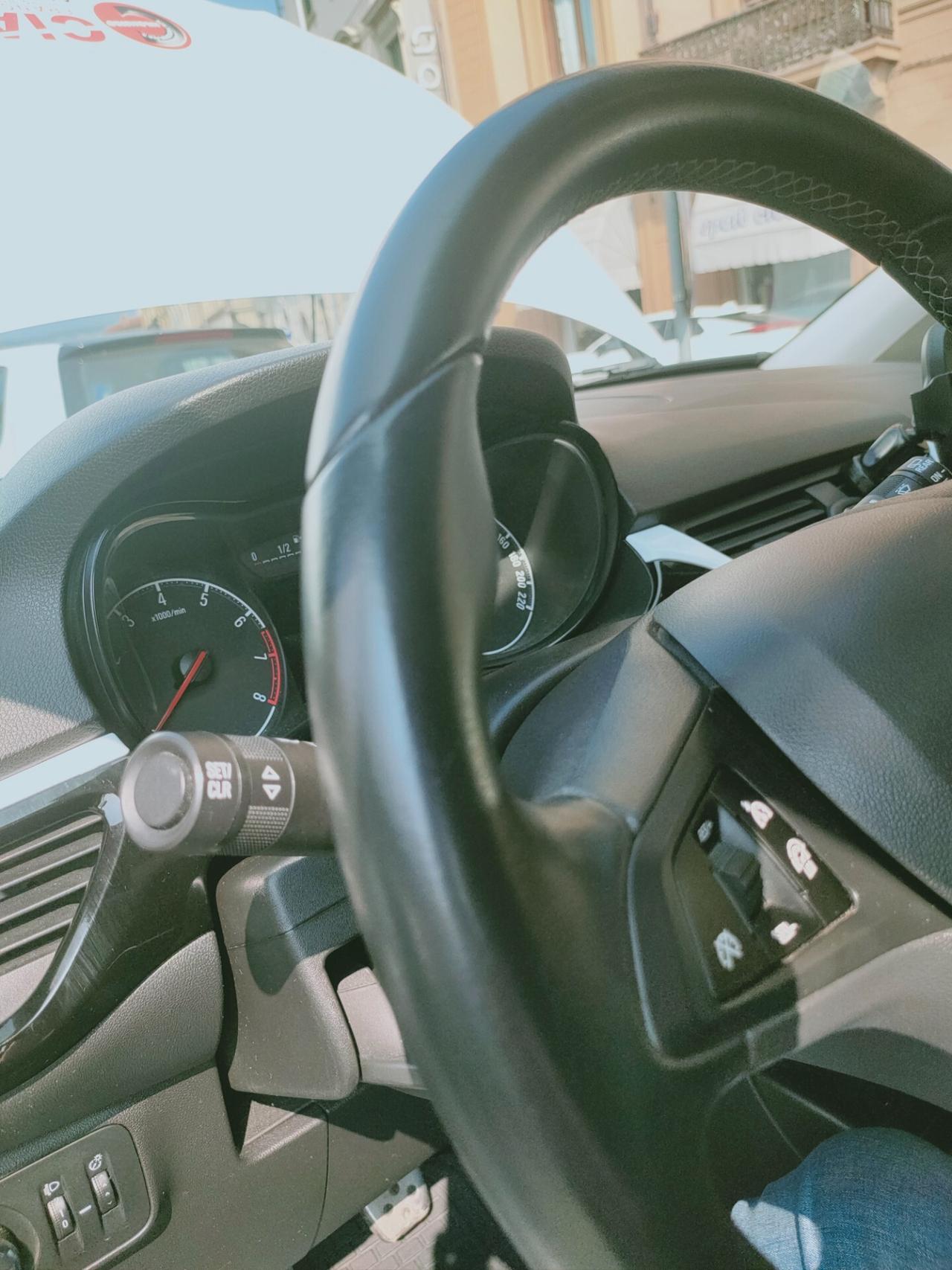 Opel Corsa 1.2 Coupé b-Color Neopatentati