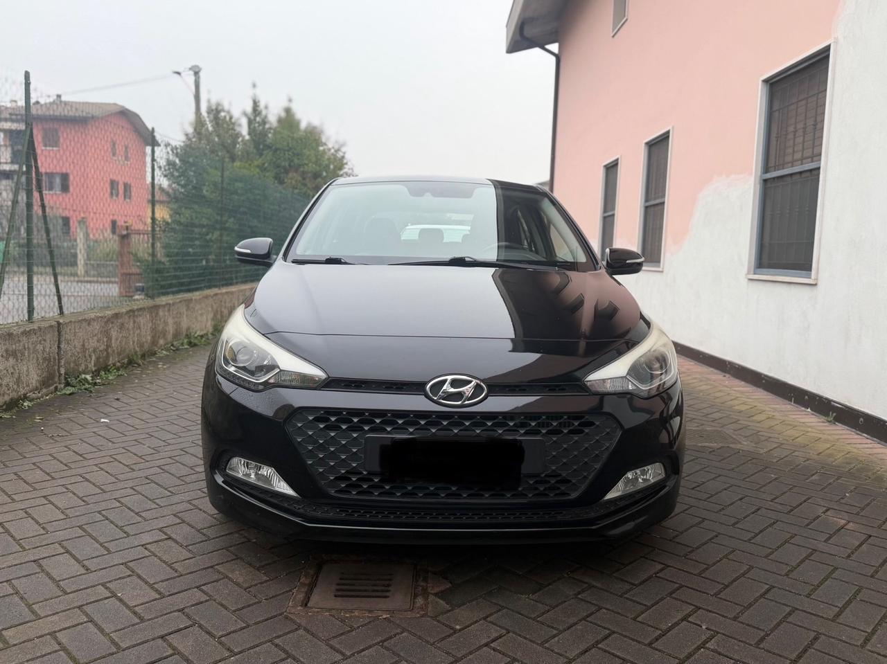 Hyundai i20 1.1 CRDi 12V 5 porte euro6 neopatentati