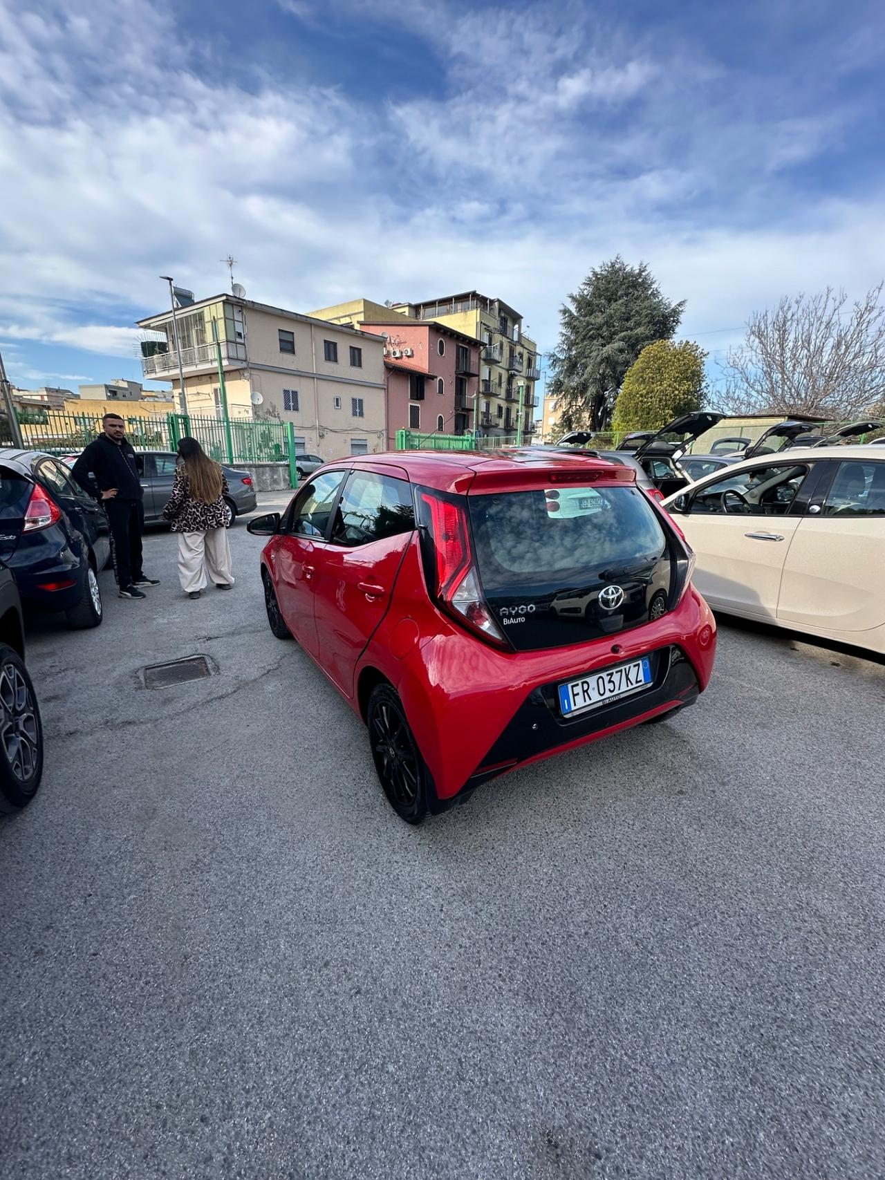 Toyota Aygo 1.0 VVT-i 72 CV 5 porte x-play MMT