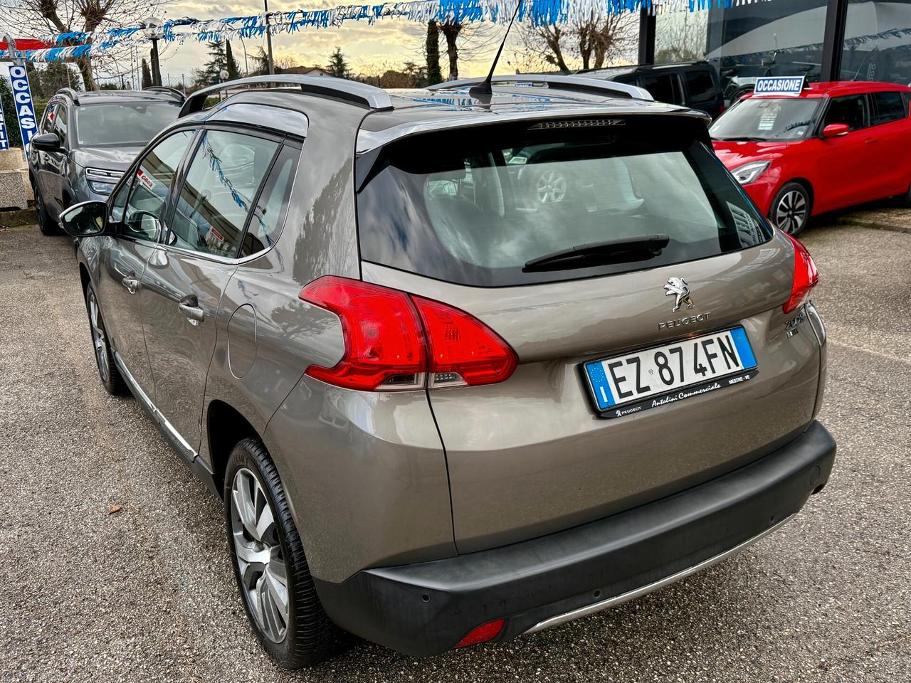 " SOLO 40.000 KM " Peugeot 2008 Benz. Allure