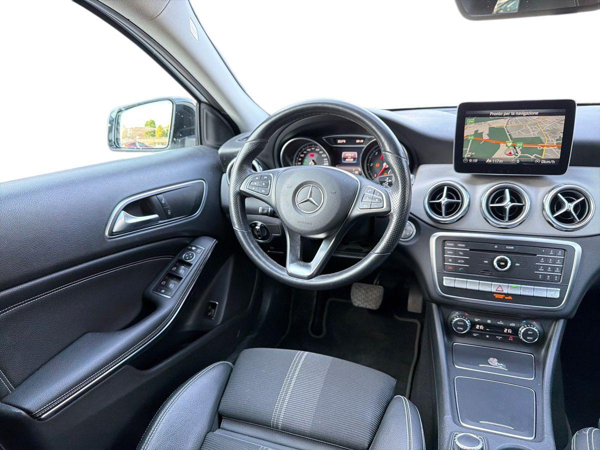 Mercedes-Benz GLA 220 d Sport 4matic 170cv auto