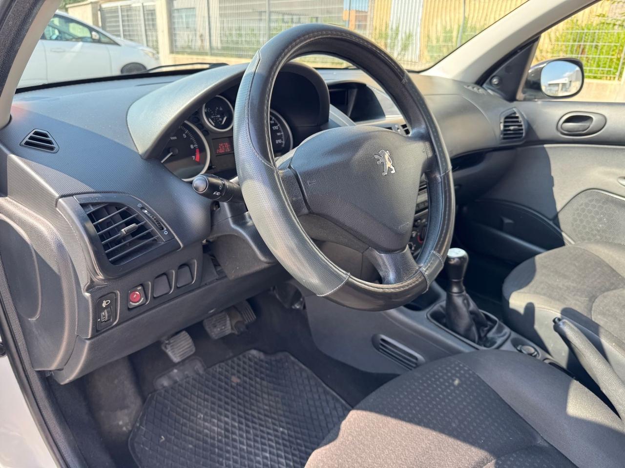 Peugeot 206 1.1 benzina. CON GARANZIA.