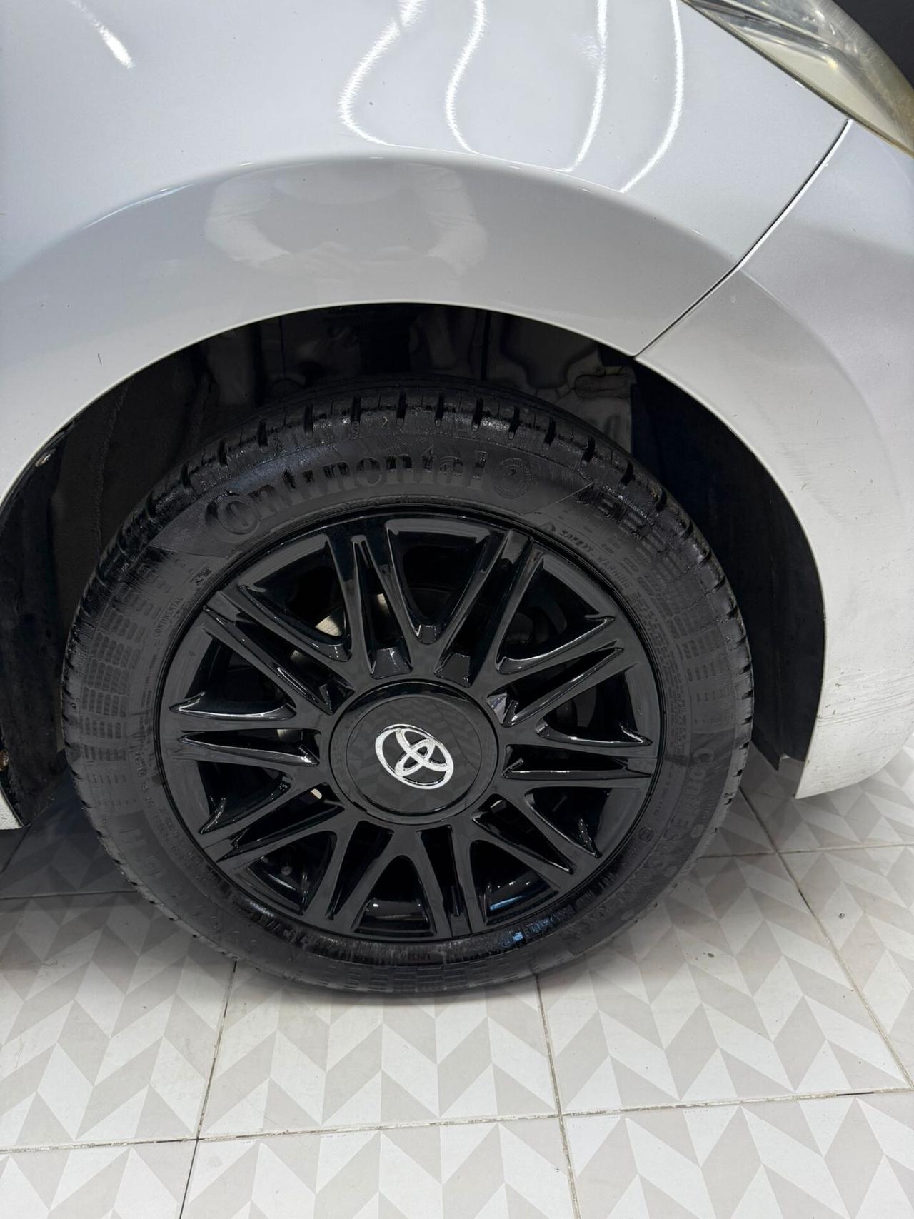 Toyota Aygo 1.0 VVT-i 69 CV 5 porte x-clusiv