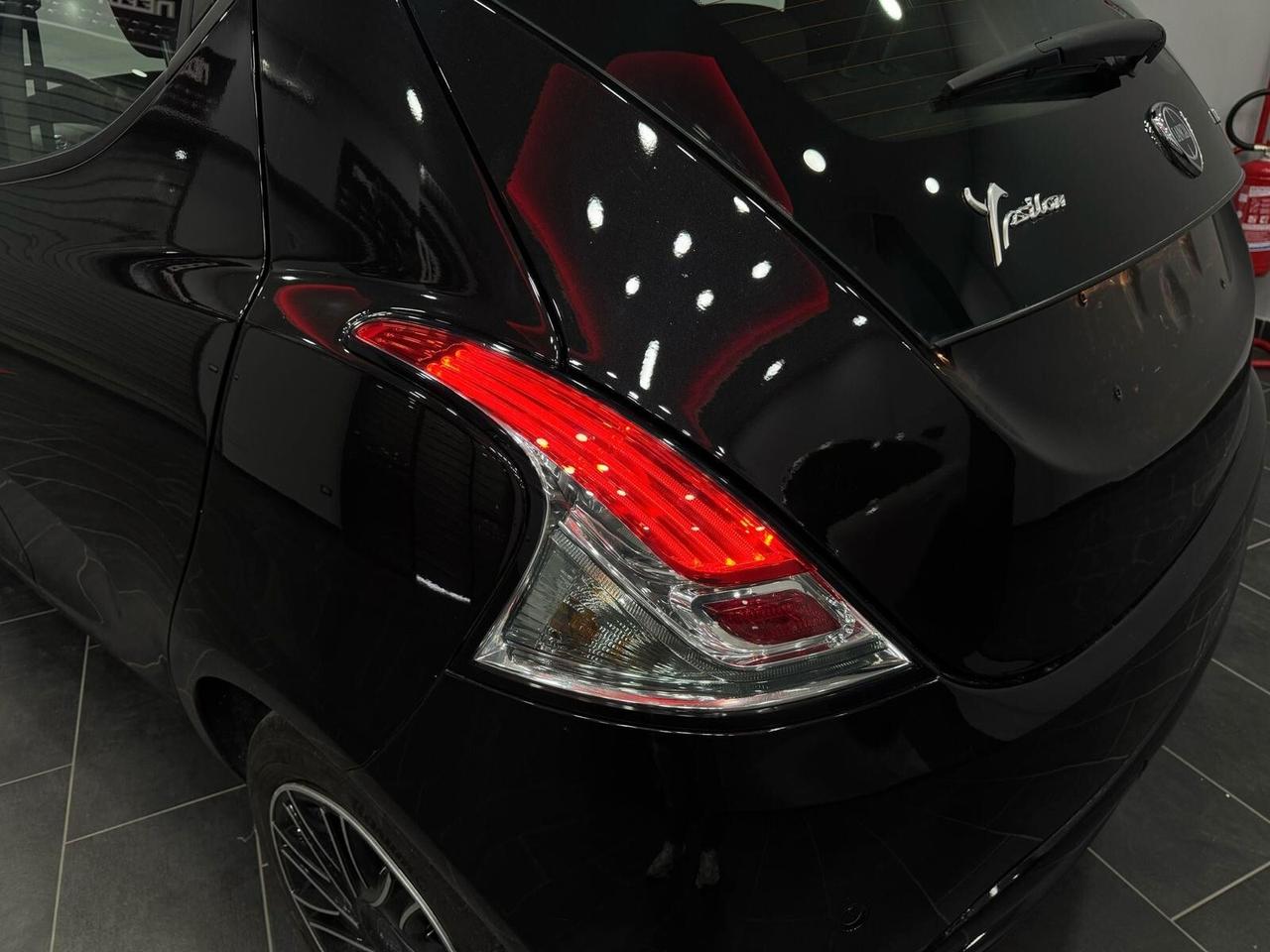 Lancia Ypsilon 1.0 FireFly 5 porte S&S Hybrid Ecochic UnYca