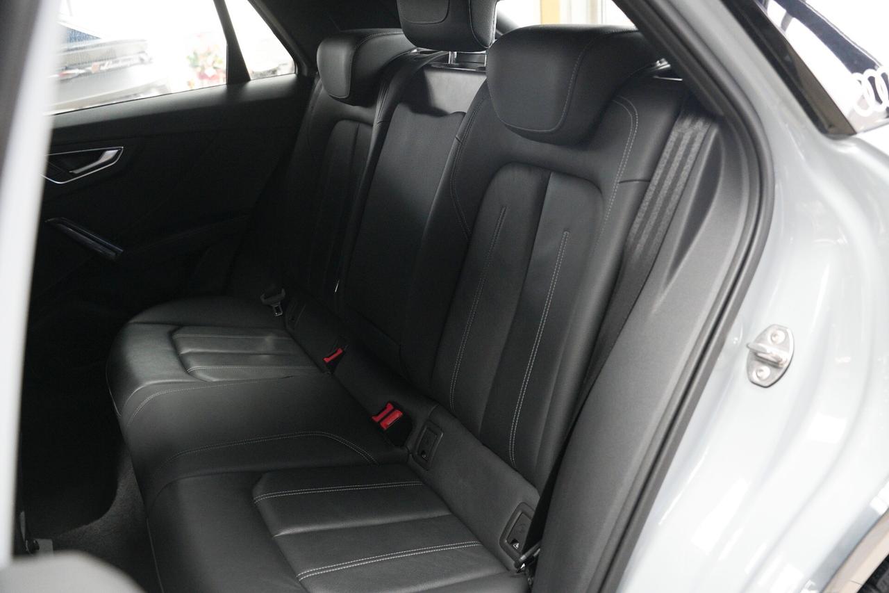 Audi Q2 35 TDI S tronic Identity Black