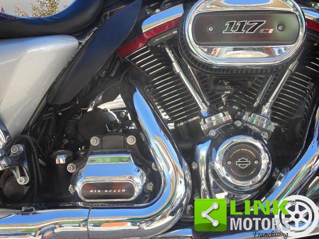 HARLEY-DAVIDSON FLHX Street Glide CVO