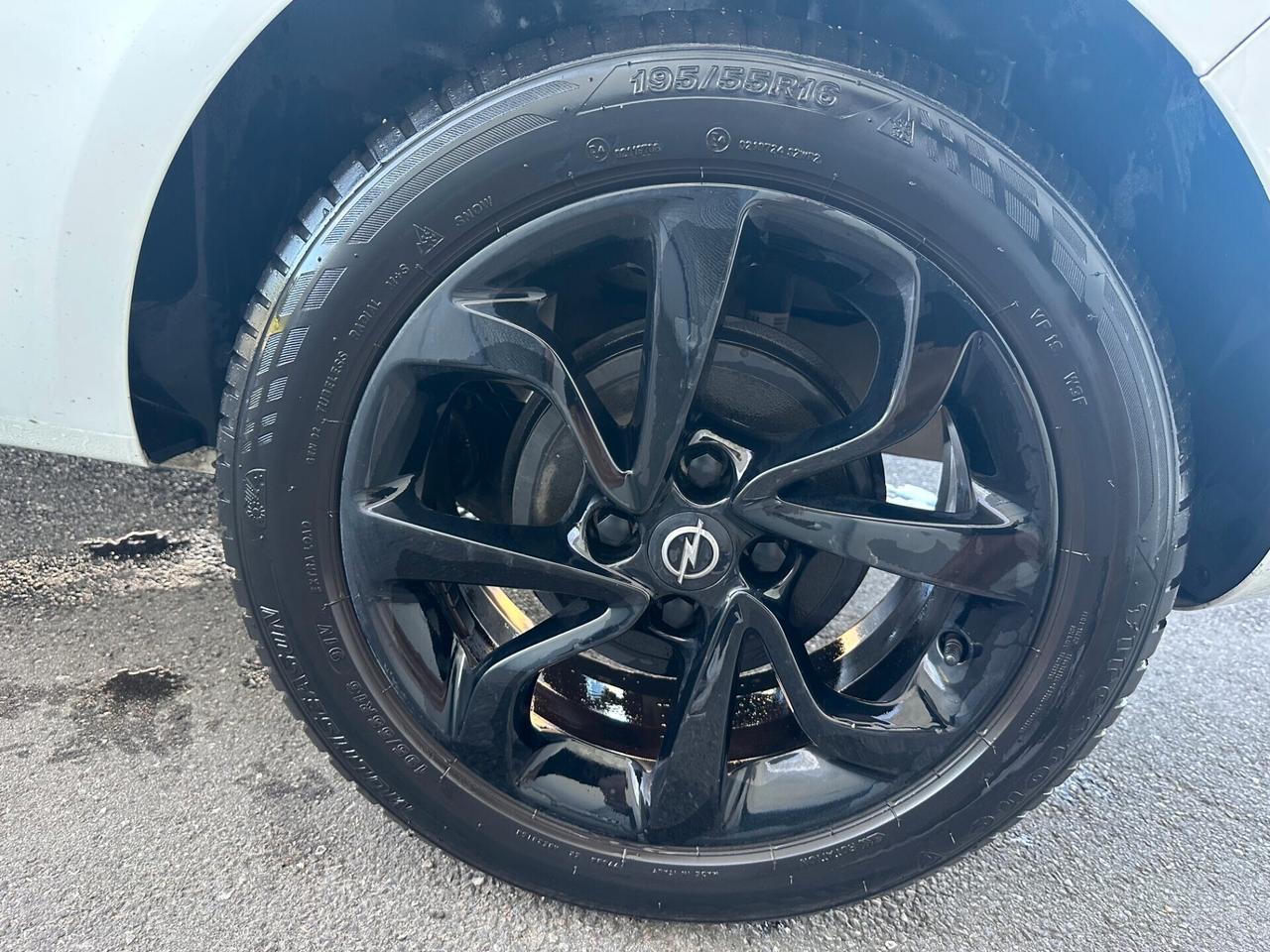 Opel Corsa 1.2 Coupé Black Edition
