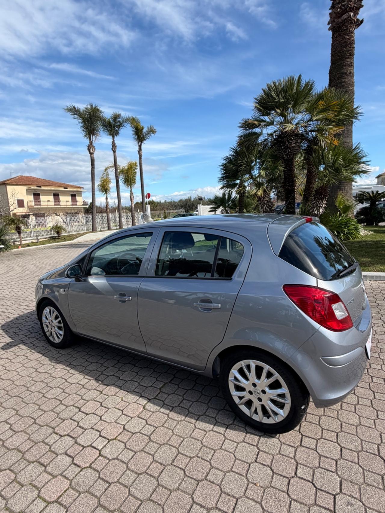 Opel Corsa 1.2 5 porte Easytronic Cosmo