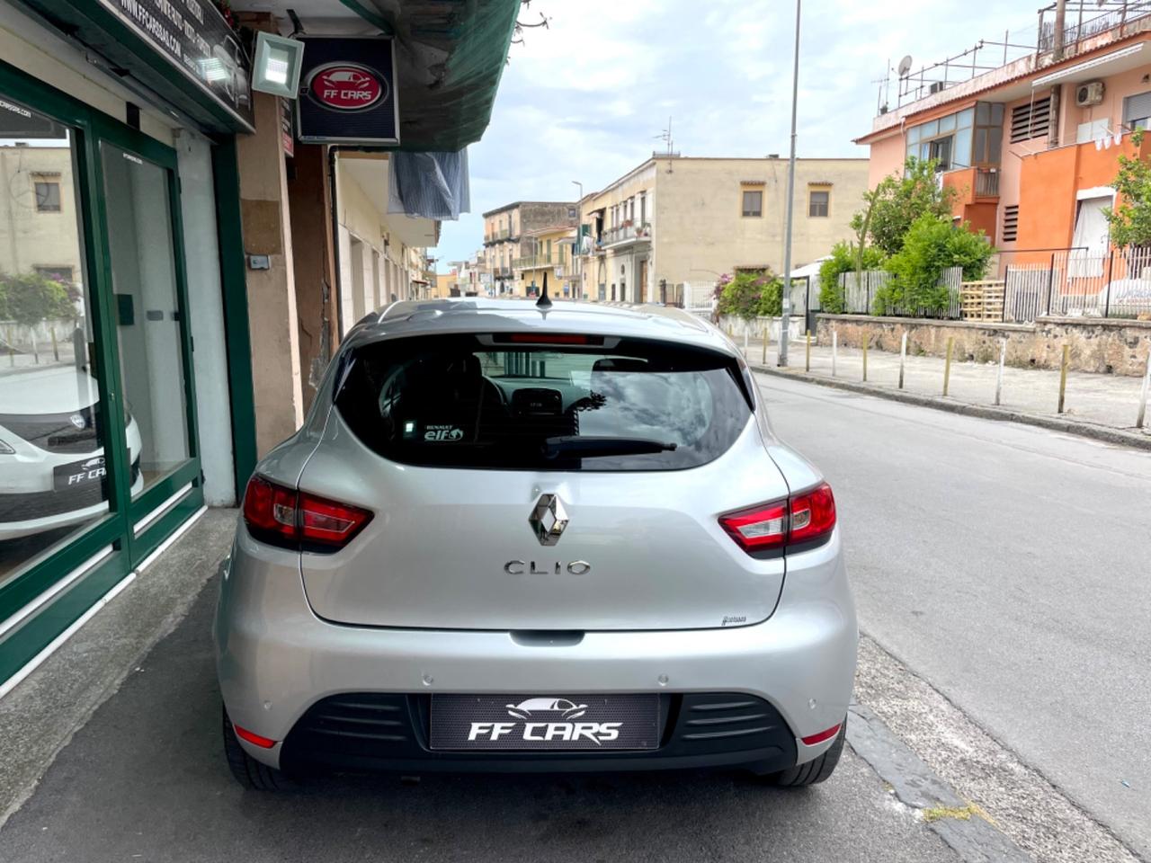 Renault Clio TCe 12V 90 benzina CV 5 porte Moschino Intens