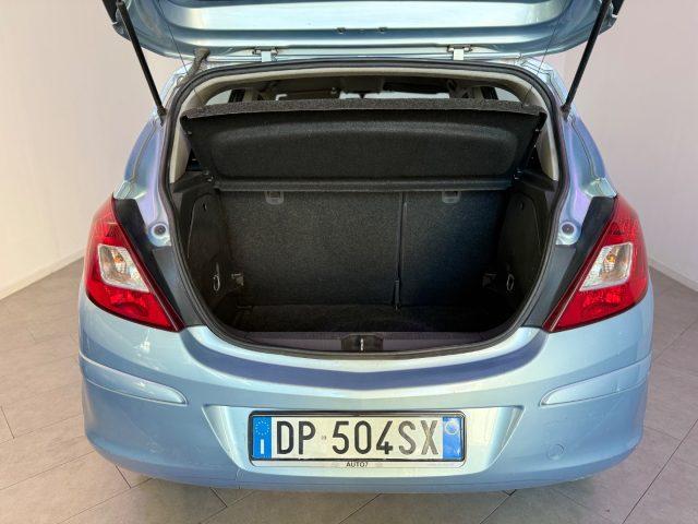 OPEL Corsa 1.2 5 porte .Cosmo