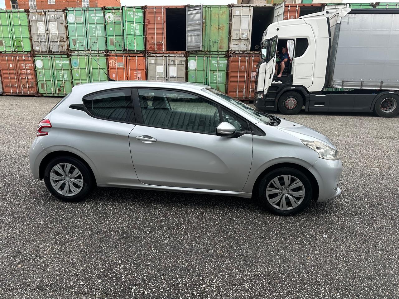Peugeot 208 1.4 HDi 68 CV 3 porte Allure