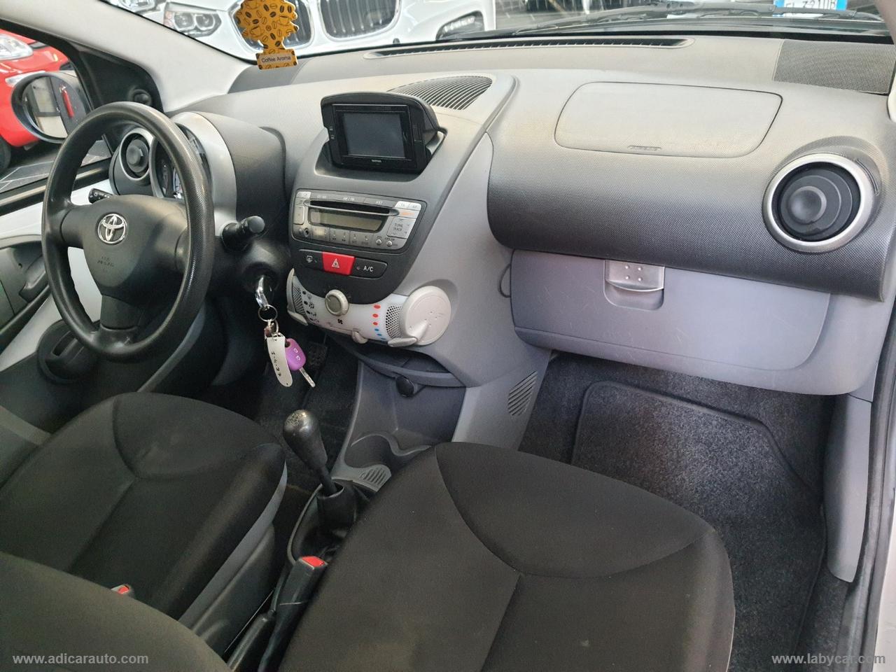 TOYOTA Aygo 1.0 VVT-i 5p. Now Connect
