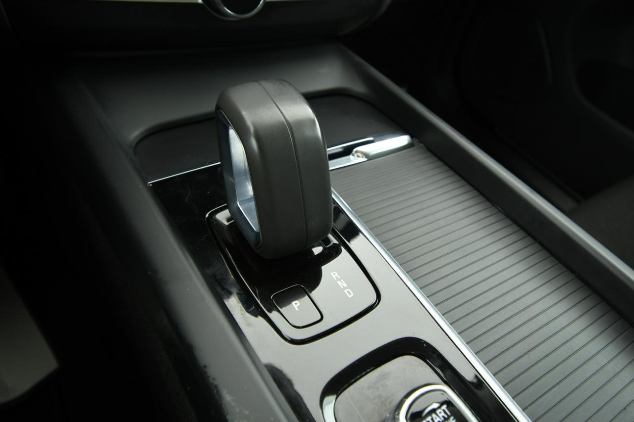 VOLVO XC60 2.0 b4 Momentum Pro awd auto CAMERA+C18"