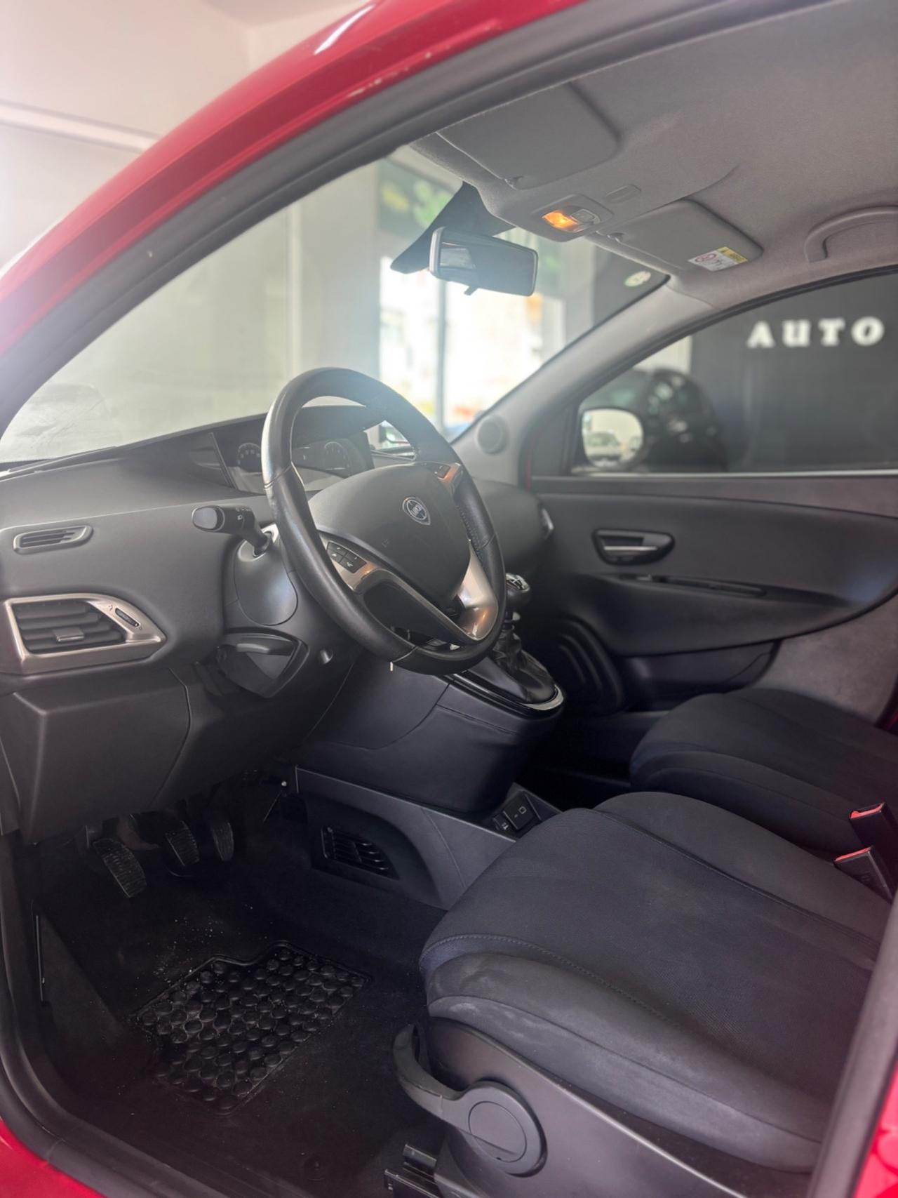 Lancia Ypsilon 1.0 FireFly 5 porte S&S Hybrid Ecochic Silver