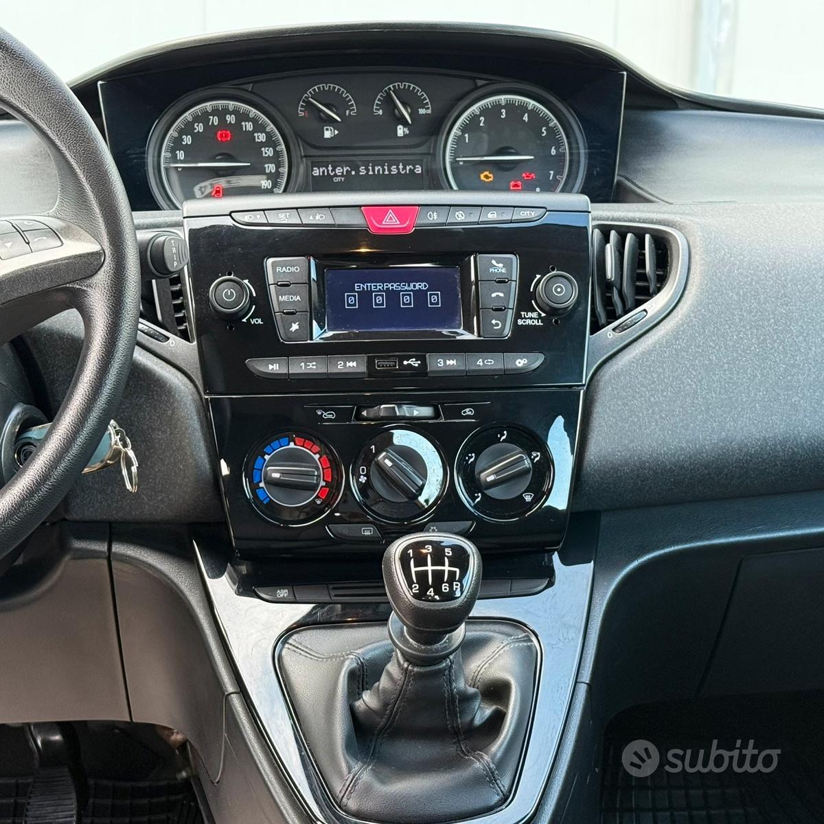 Lancia Ypsilon 1.0 Hybrid FireFly 5 porte