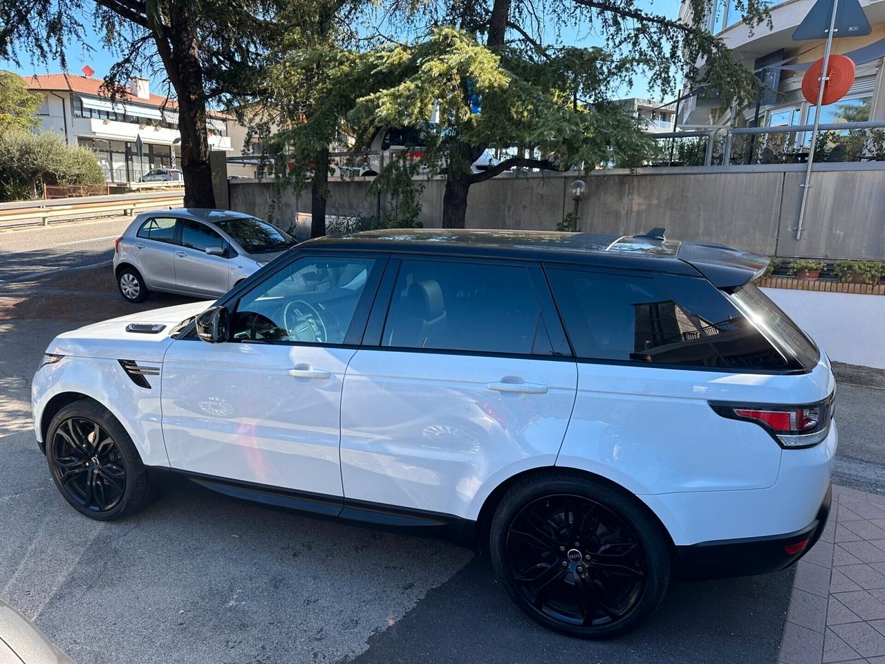 Land Rover Range Rover Sport Range Rover Sport 3.0 TDV6 HSE Dynamic PANORAMA / R22 / AIR SUSPENSION