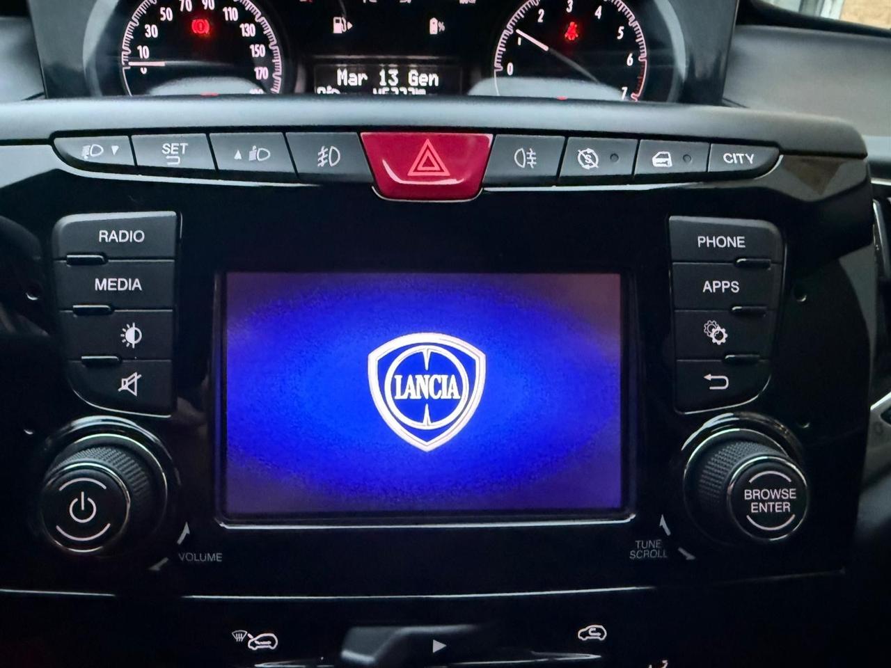 Lancia Ypsilon 1.0 FireFly 5 porte S&S Hybrid Ecochic Gold