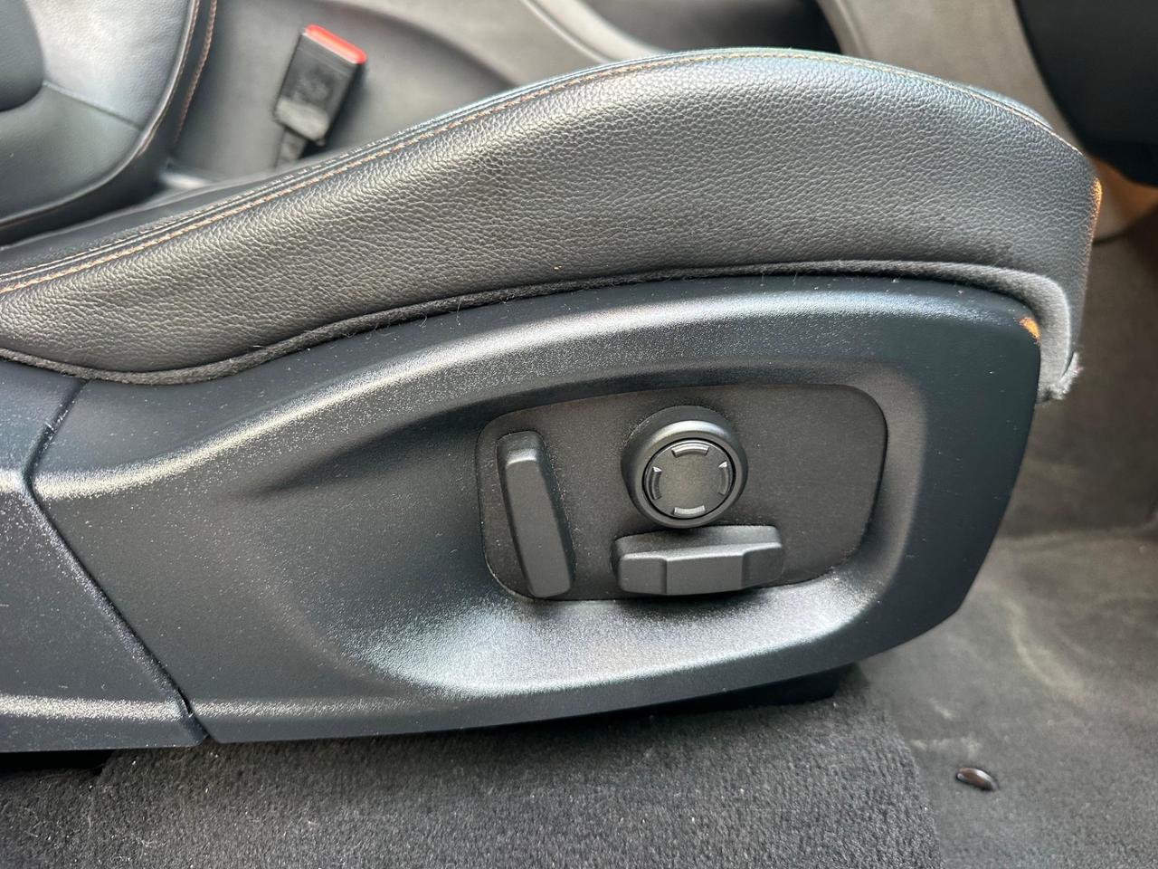 Jaguar F-Pace 2.0 D 180 CV AWD aut. R-Sport