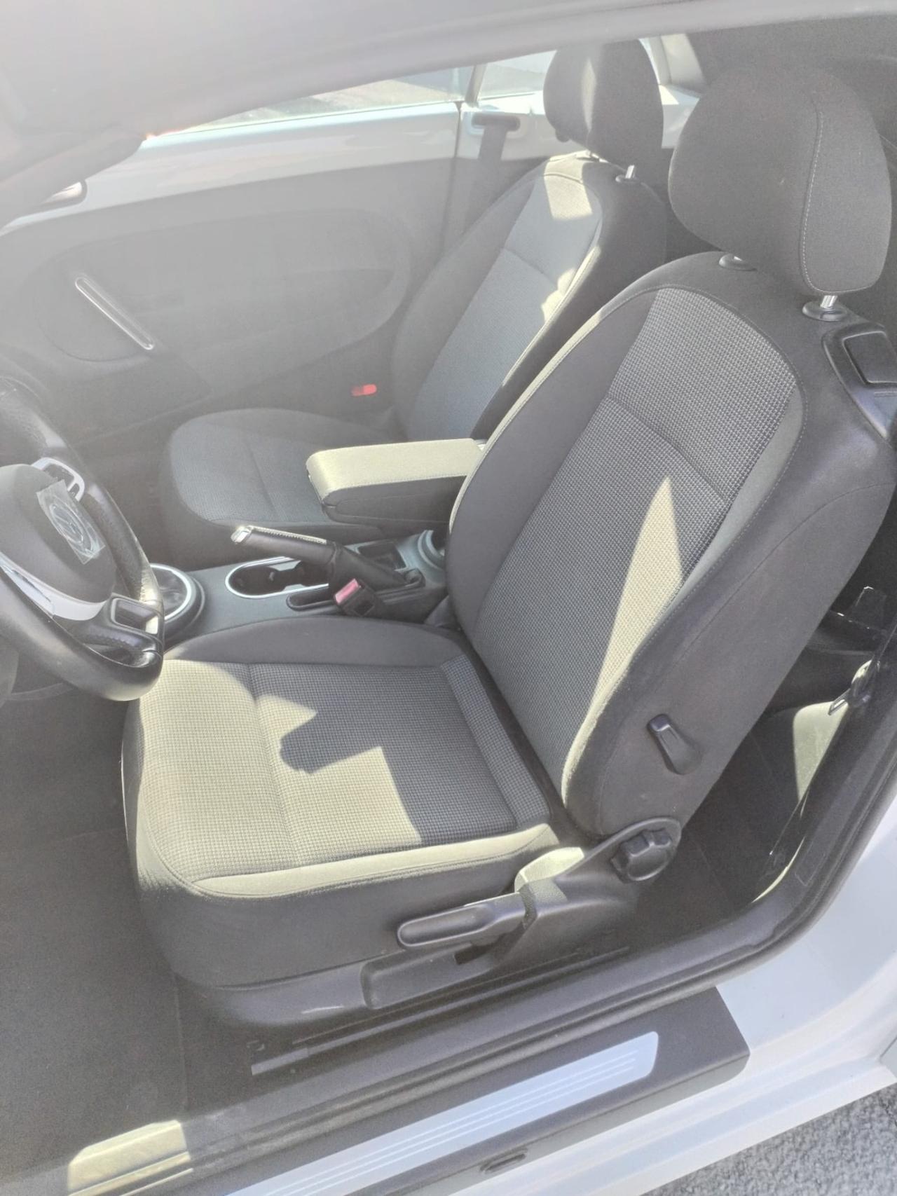 Volkswagen Maggiolino Cabrio 1.6 TDI Design pari al nuovo